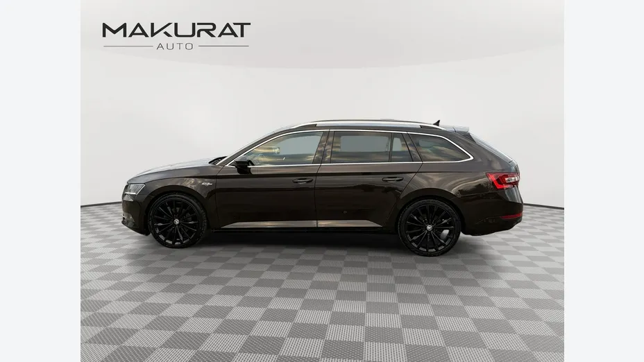 SKODA Superb -