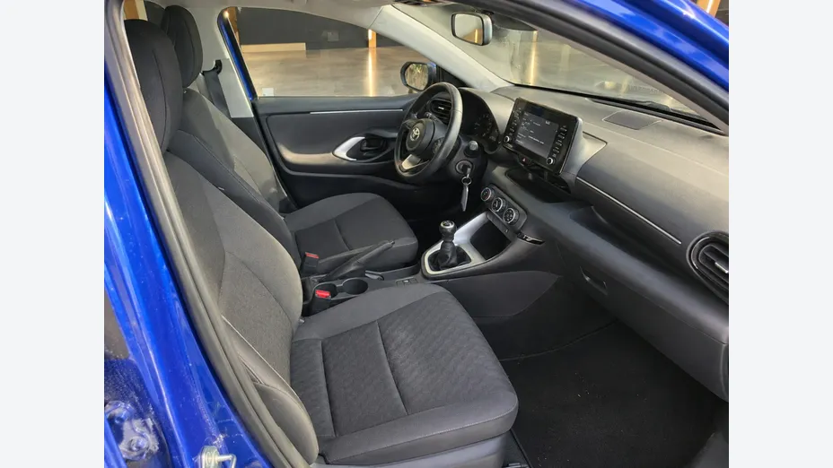 TOYOTA Yaris -