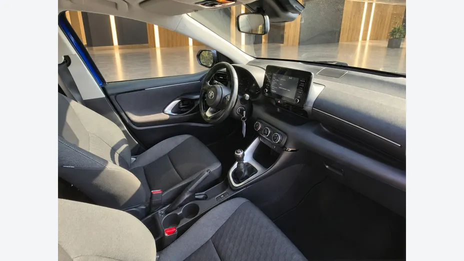 TOYOTA Yaris -
