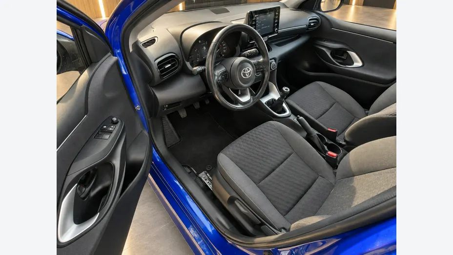TOYOTA Yaris -