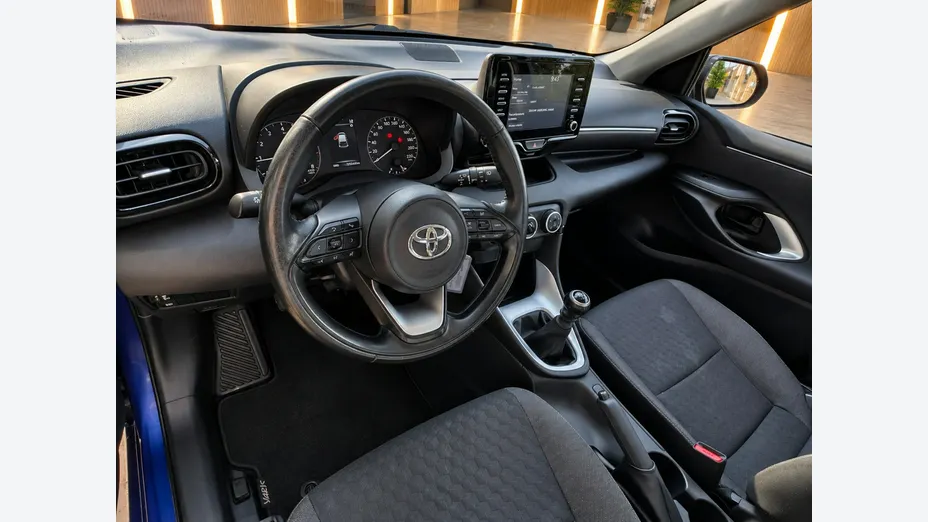 TOYOTA Yaris -
