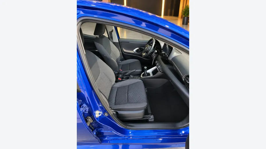 TOYOTA Yaris -