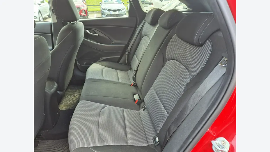 HYUNDAI i30 -