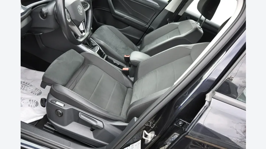 VOLKSWAGEN T-ROC -