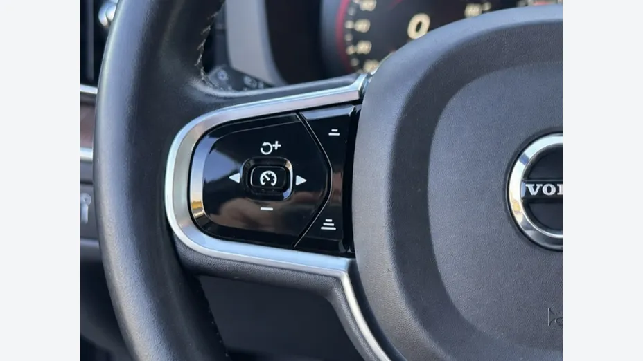VOLVO XC60 -
