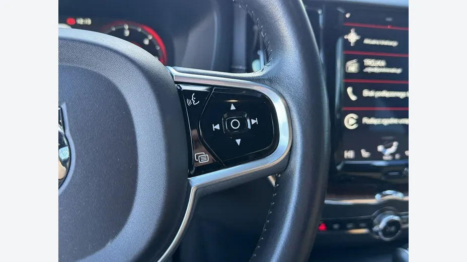 VOLVO XC60 -