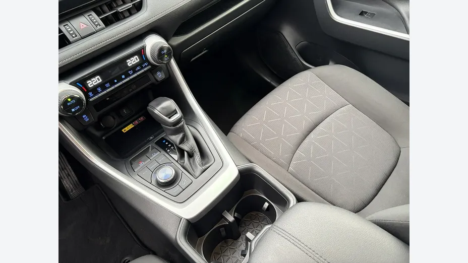 TOYOTA RAV4 -