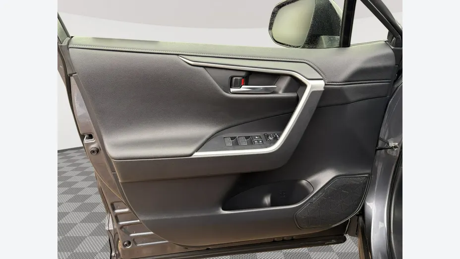 TOYOTA RAV4 -