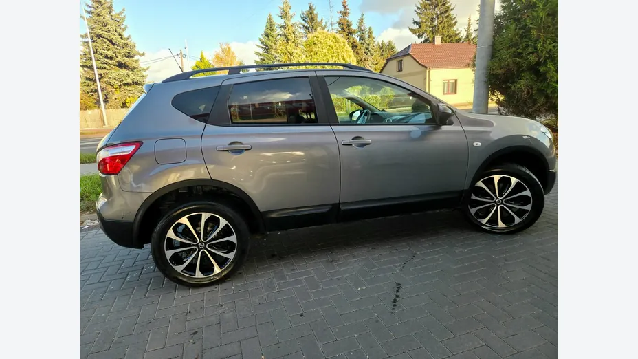 NISSAN Qashqai -