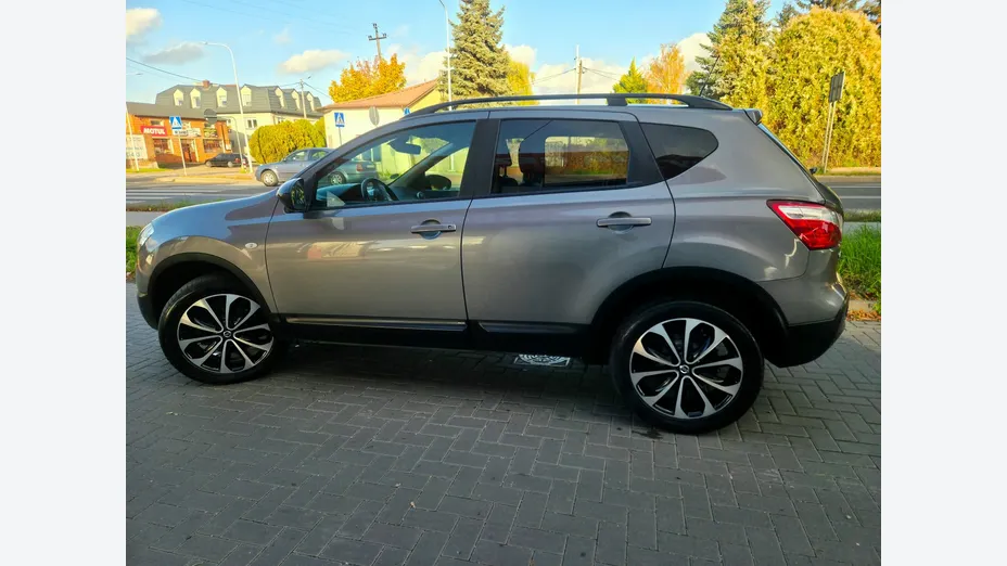 NISSAN Qashqai -