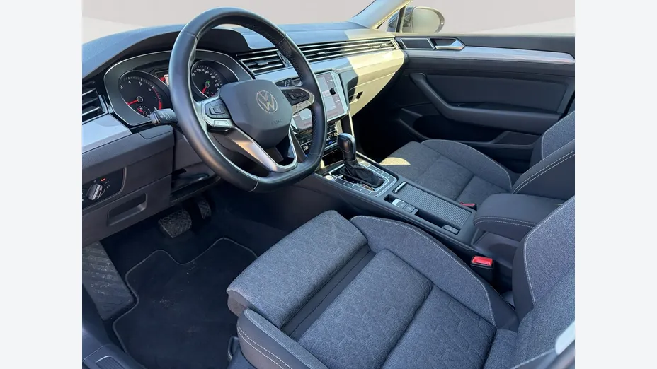 VOLKSWAGEN Passat -