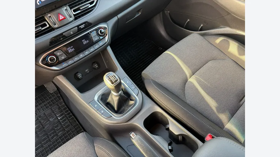 HYUNDAI i30 -