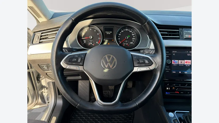 VOLKSWAGEN Passat -