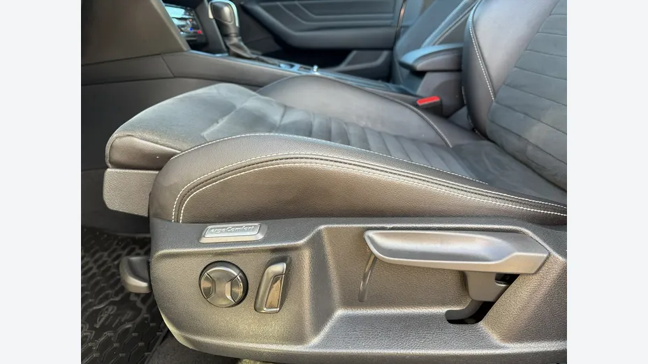 VOLKSWAGEN Passat -