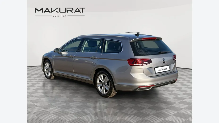 VOLKSWAGEN Passat -