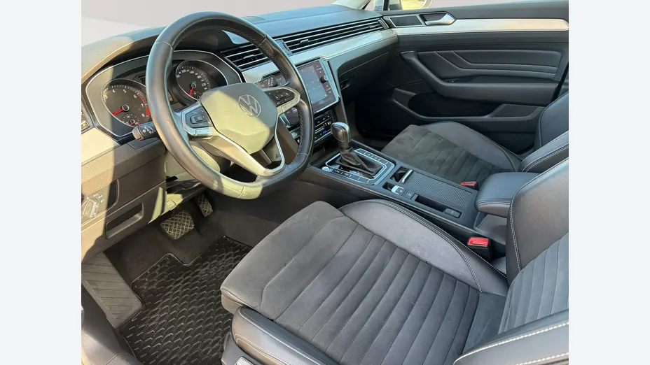 VOLKSWAGEN Passat -