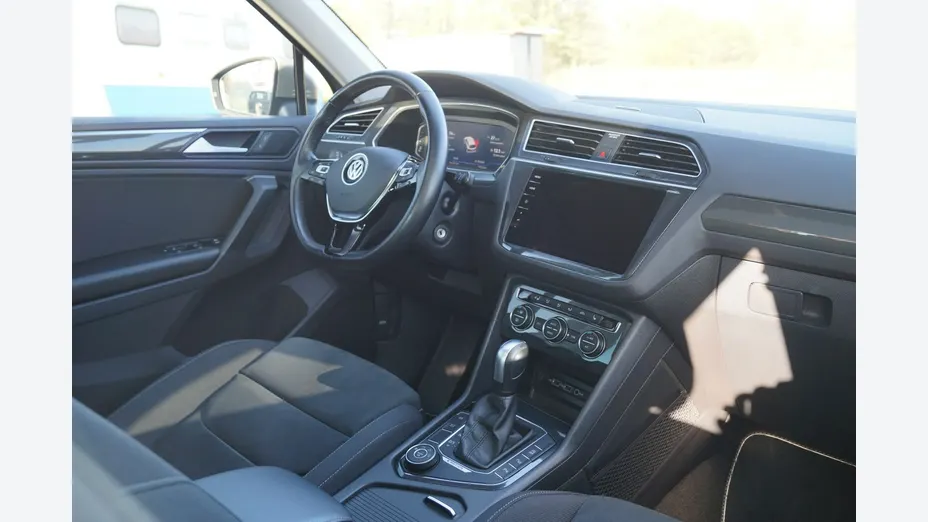 VOLKSWAGEN Tiguan -