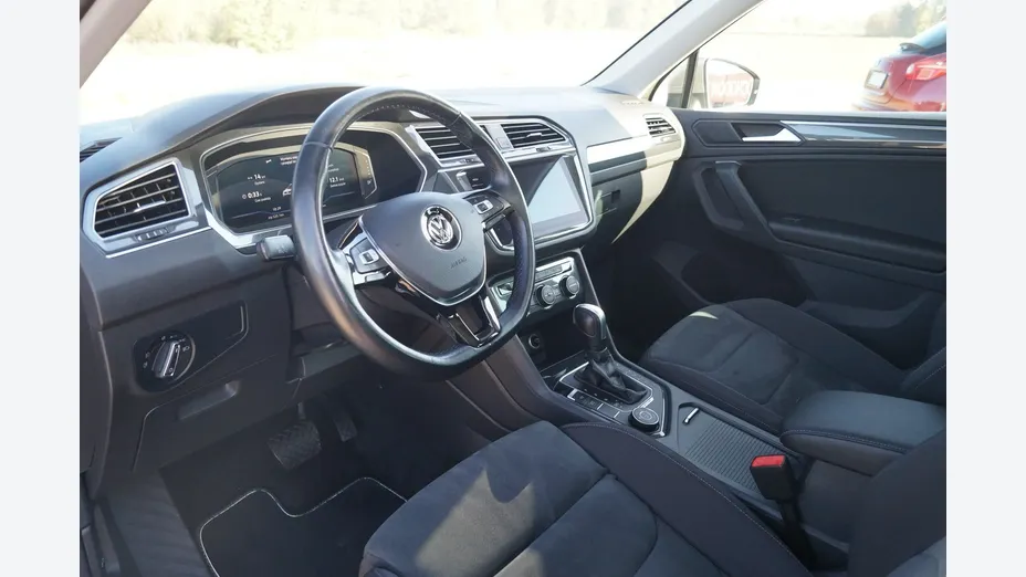 VOLKSWAGEN Tiguan -