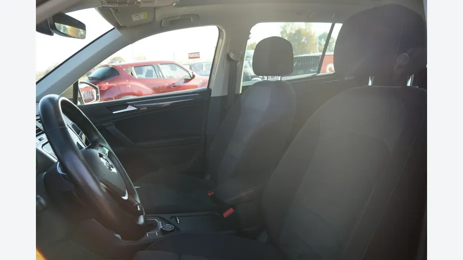 VOLKSWAGEN Tiguan -