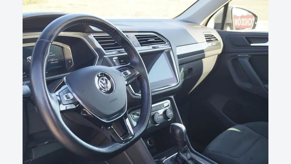 VOLKSWAGEN Tiguan -