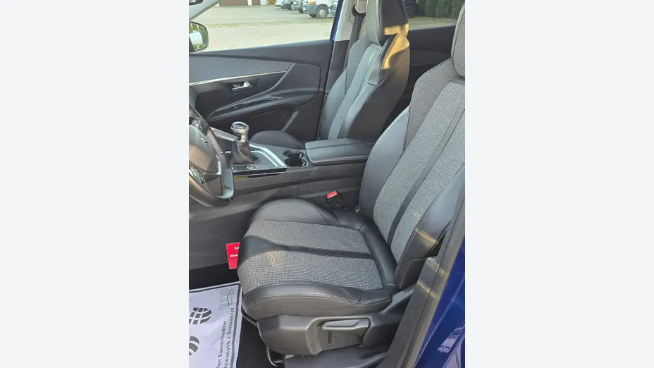 PEUGEOT 3008 -