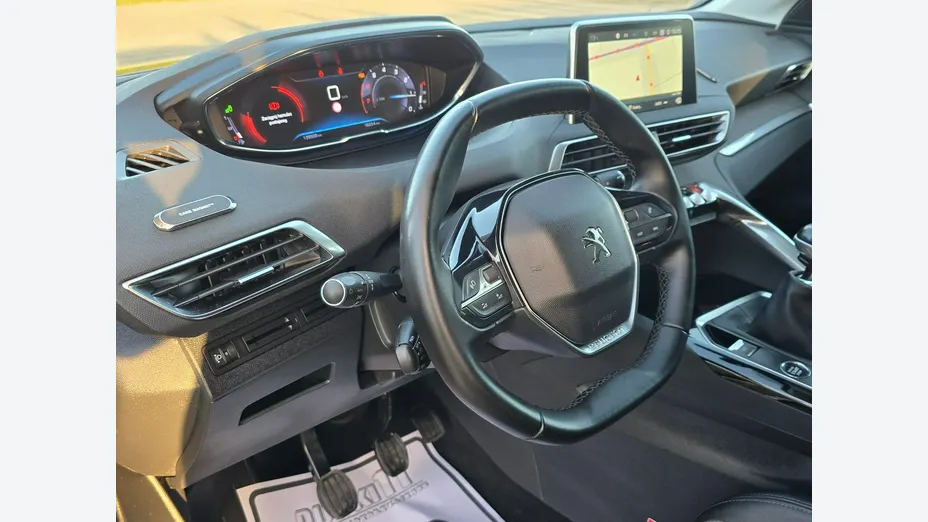 PEUGEOT 3008 -