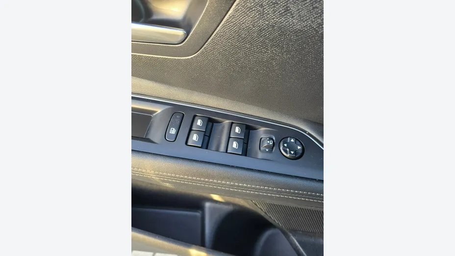 PEUGEOT 3008 -