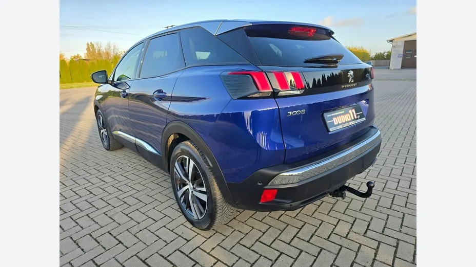 PEUGEOT 3008 -
