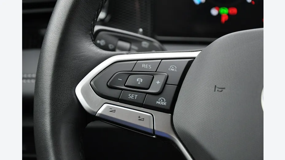 VOLKSWAGEN Tiguan -