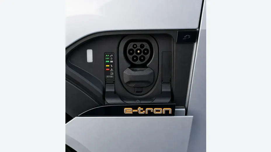 AUDI e-tron -
