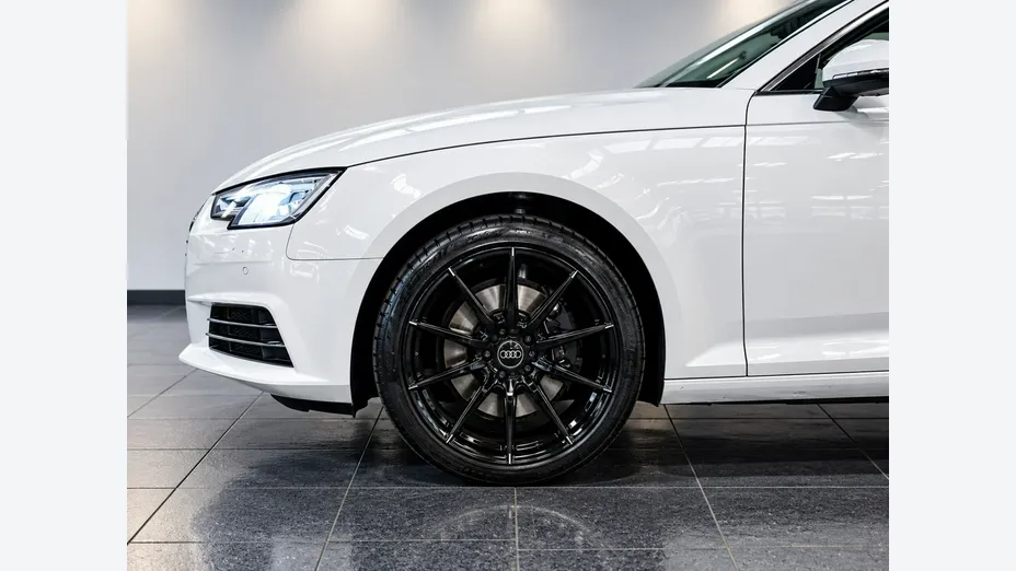 AUDI A4 -