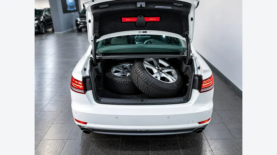 AUDI A4 -