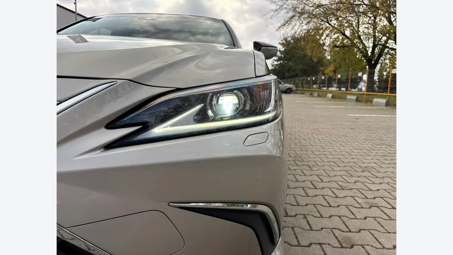 LEXUS ES -