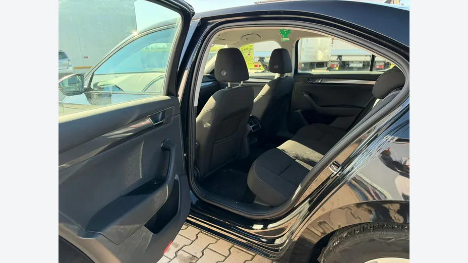 SKODA Superb -
