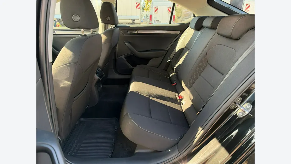 SKODA Superb -