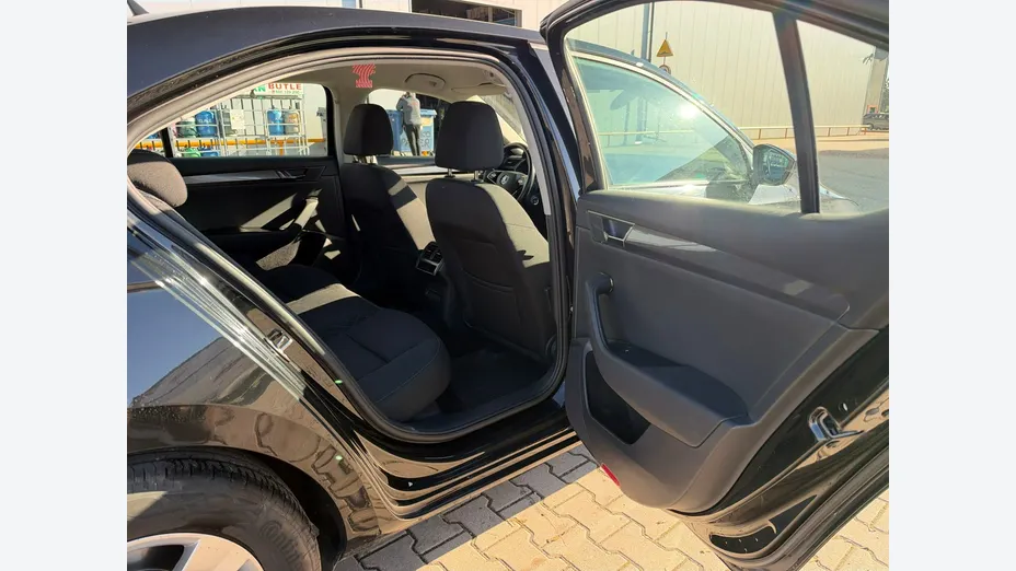 SKODA Superb -