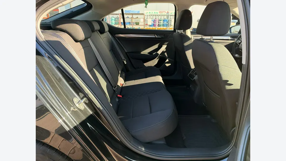 SKODA Superb -