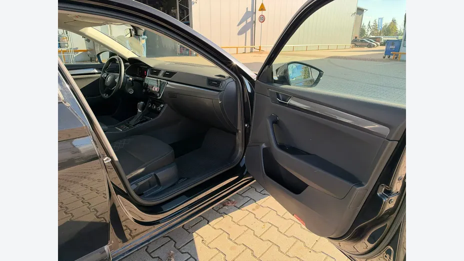 SKODA Superb -