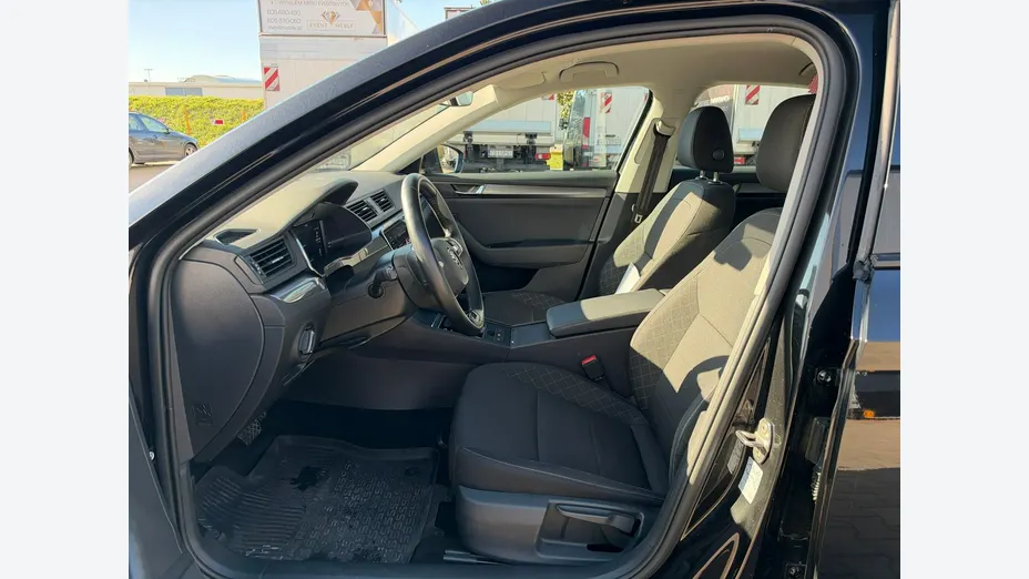 SKODA Superb -