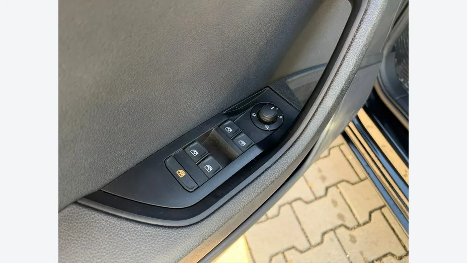 SKODA Superb -