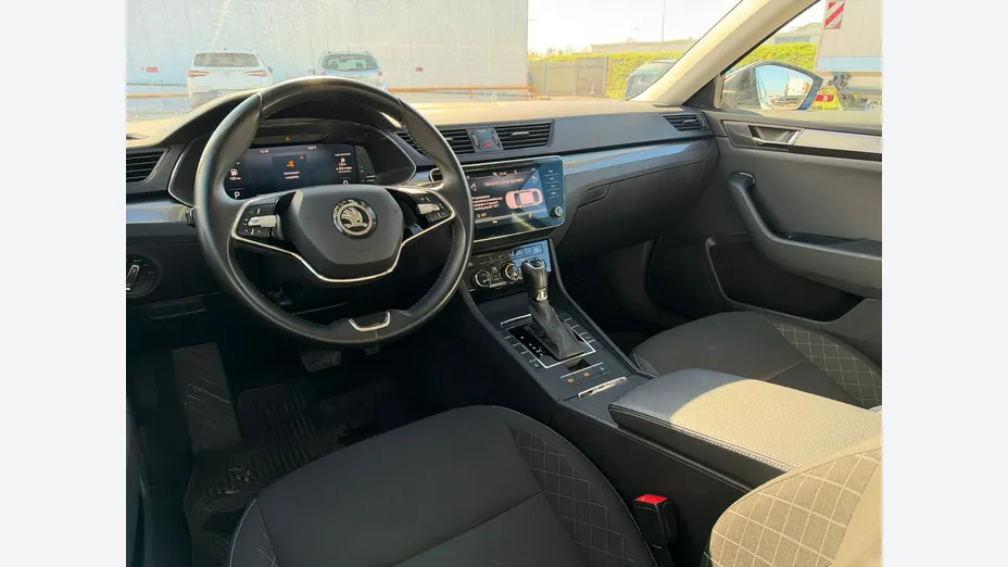 SKODA Superb -