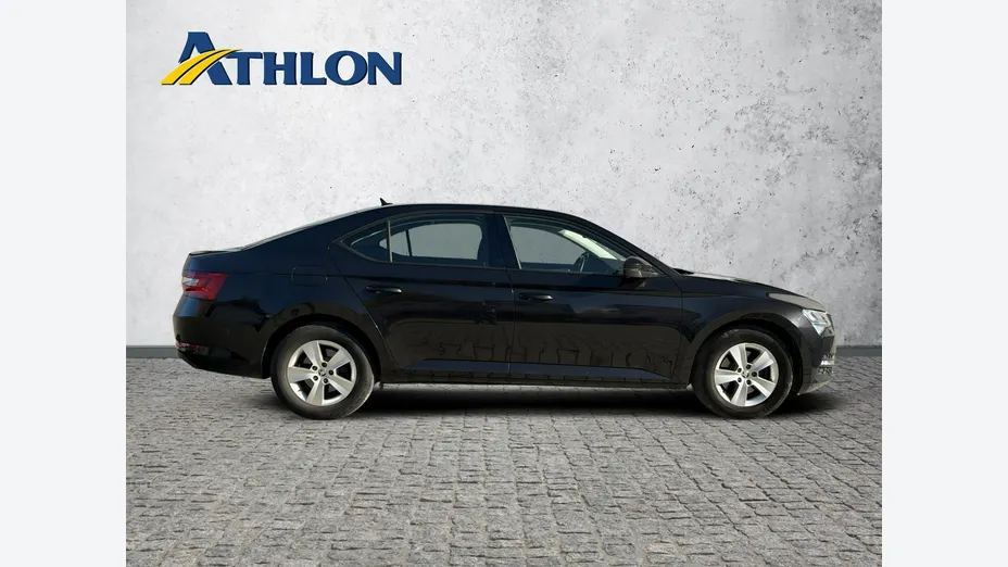 SKODA Superb -