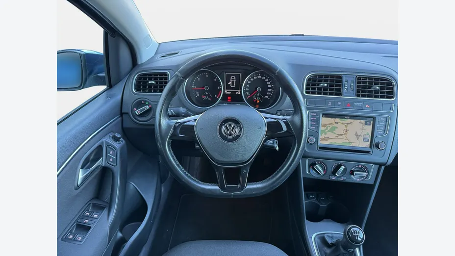 VOLKSWAGEN Polo -