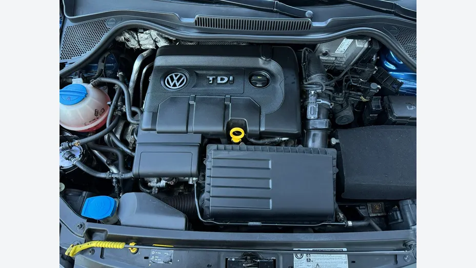 VOLKSWAGEN Polo -