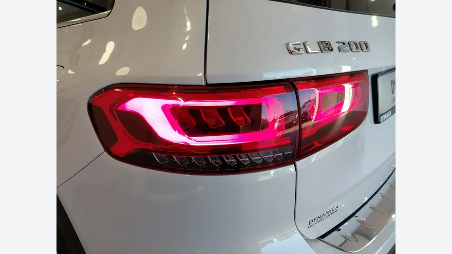 MERCEDES-BENZ GLB -
