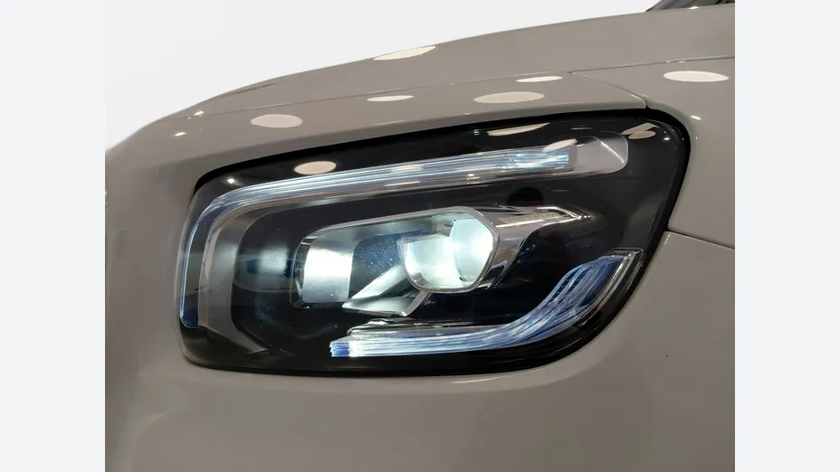 MERCEDES-BENZ GLB -