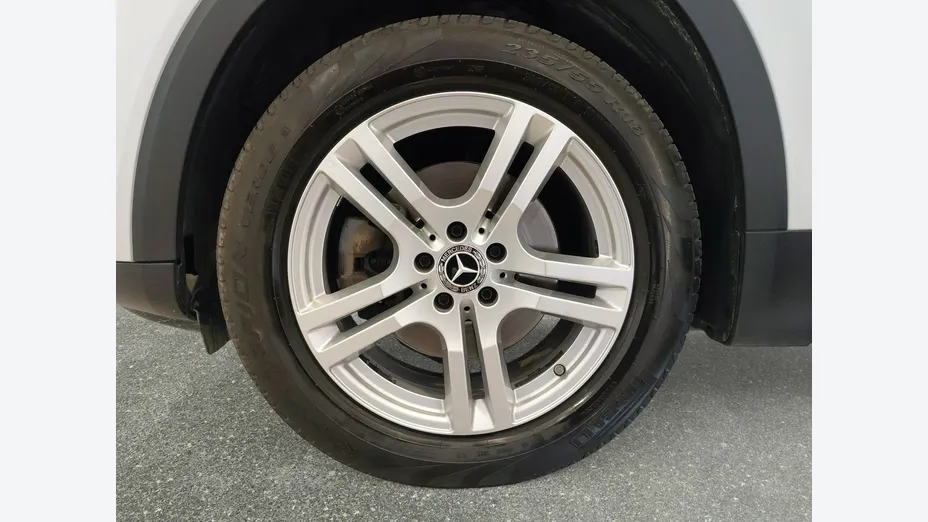 MERCEDES-BENZ GLB -