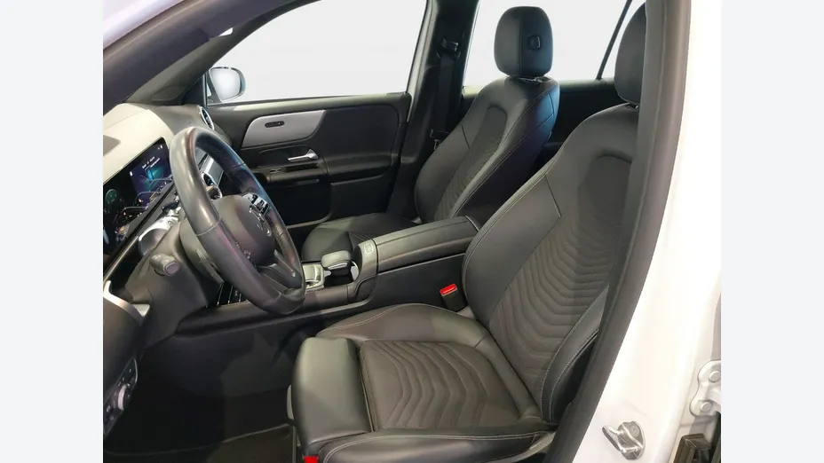 MERCEDES-BENZ GLB -