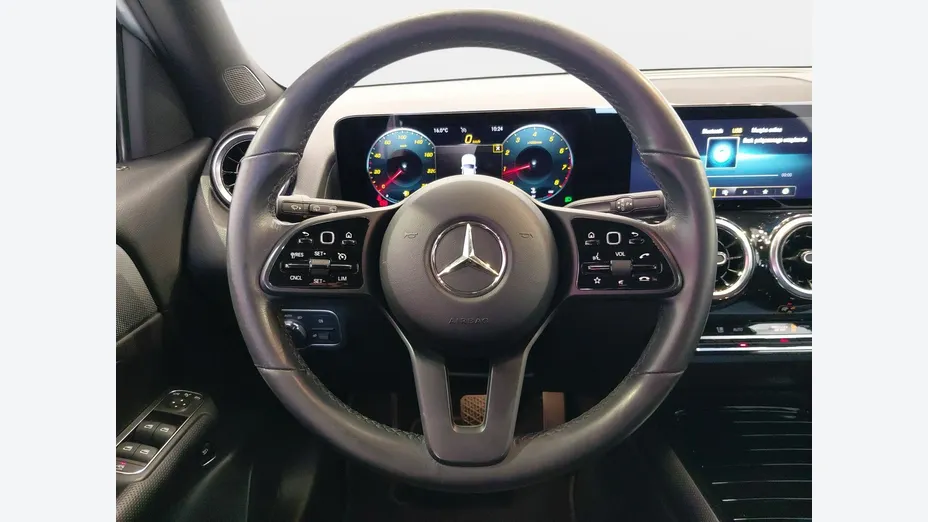 MERCEDES-BENZ GLB -