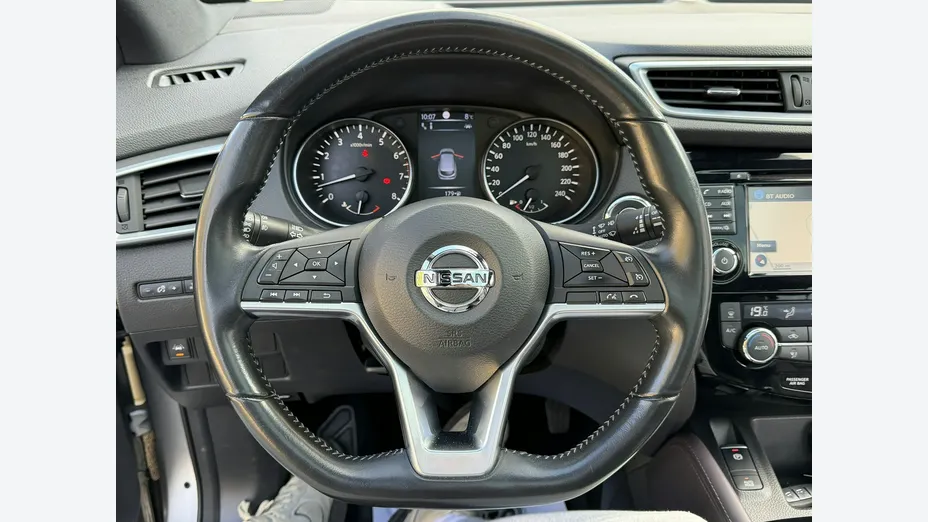 NISSAN Qashqai -